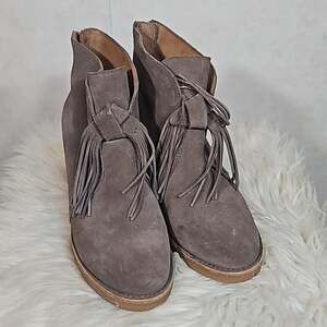 UGG Corin Gray Suede Ankle Boots Fringe Bow Women’s Size 8